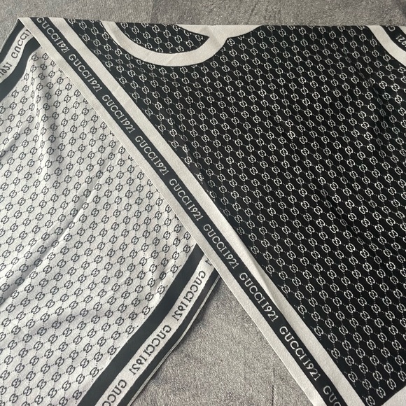 Original Gucci Scarf🧣The material is light and is thick. It will keep you warm. - Picture 2 of 6